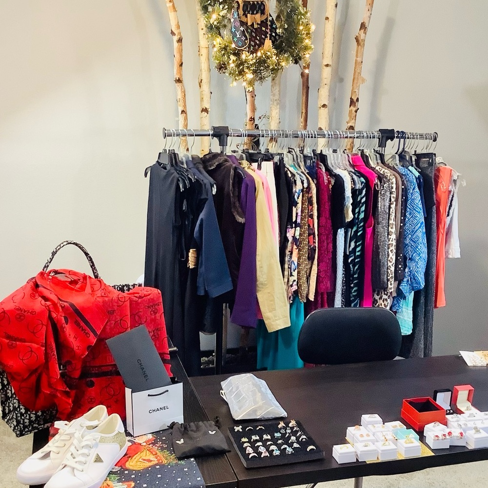 🎉 Pre New Year’s Eve Live Show 11:30pmEST 🎉 Sharing our items and yours. 💝